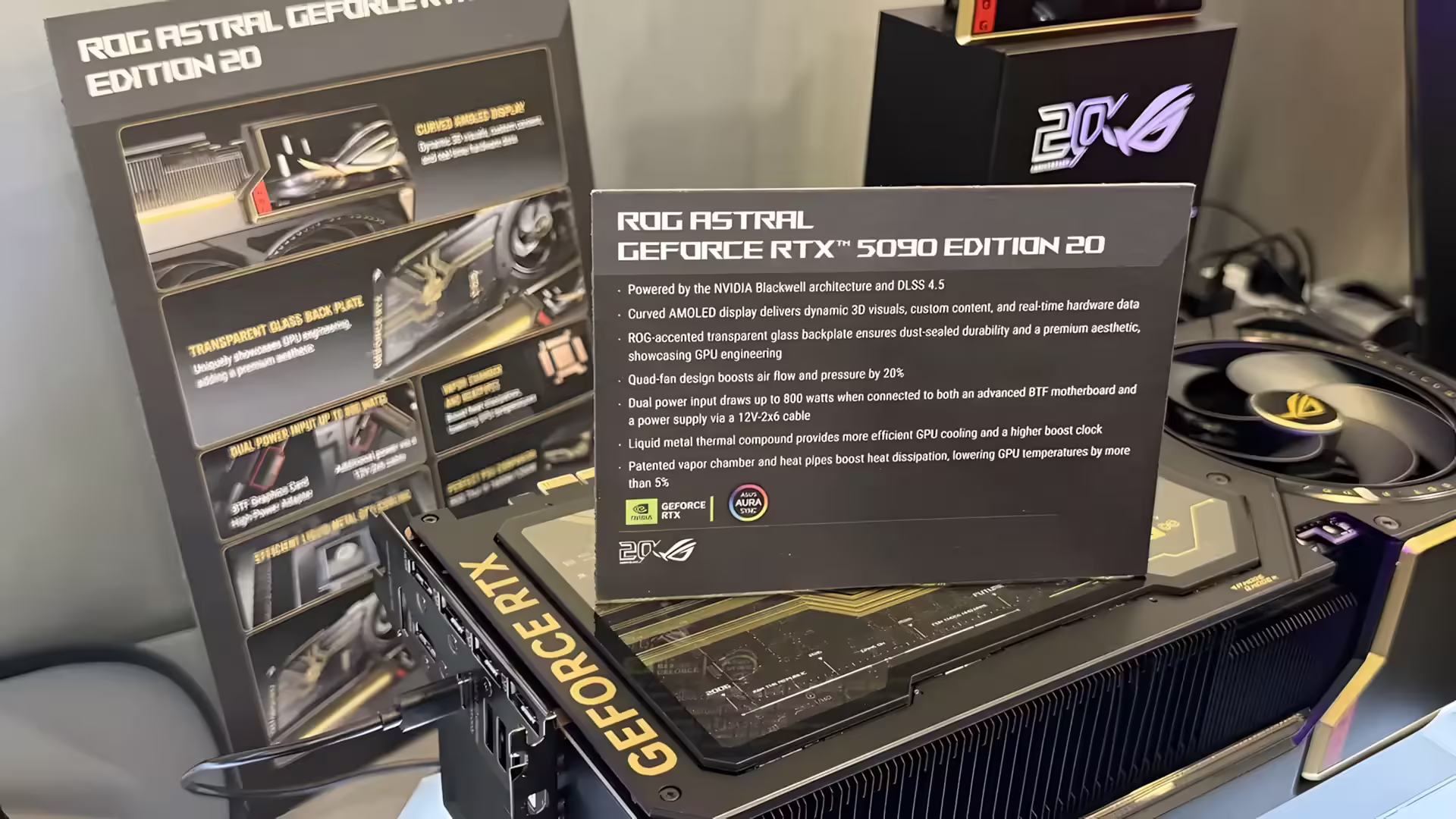 ASUS представила ROG Astral GeForce RTX 5090 Edition 20: видеокарта с изогнутым AMOLED‑дисплеем к 20‑летию ROG — иллюстрация